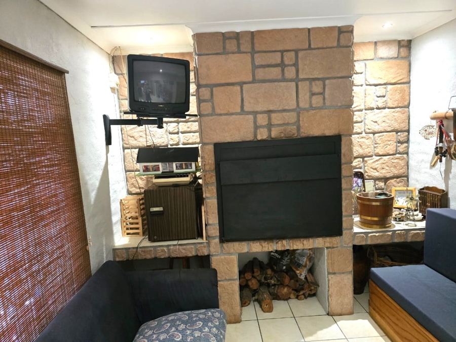 3 Bedroom Property for Sale in Denneburg Western Cape